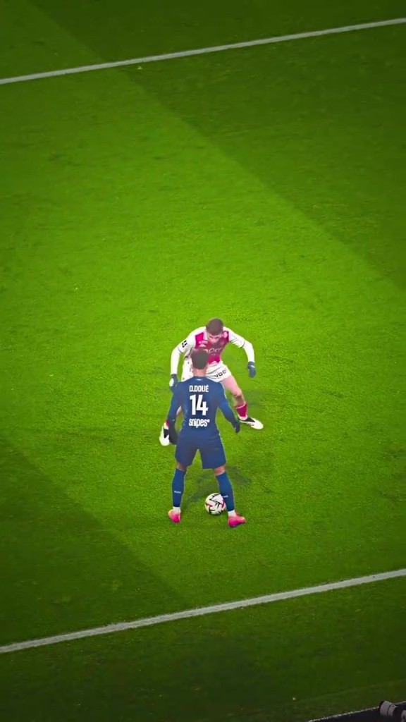 反向牛尾巴!慢镜头看杜埃这次极限博弈摆脱! 反向牛尾巴!慢镜头看杜埃这次极限博弈摆脱!